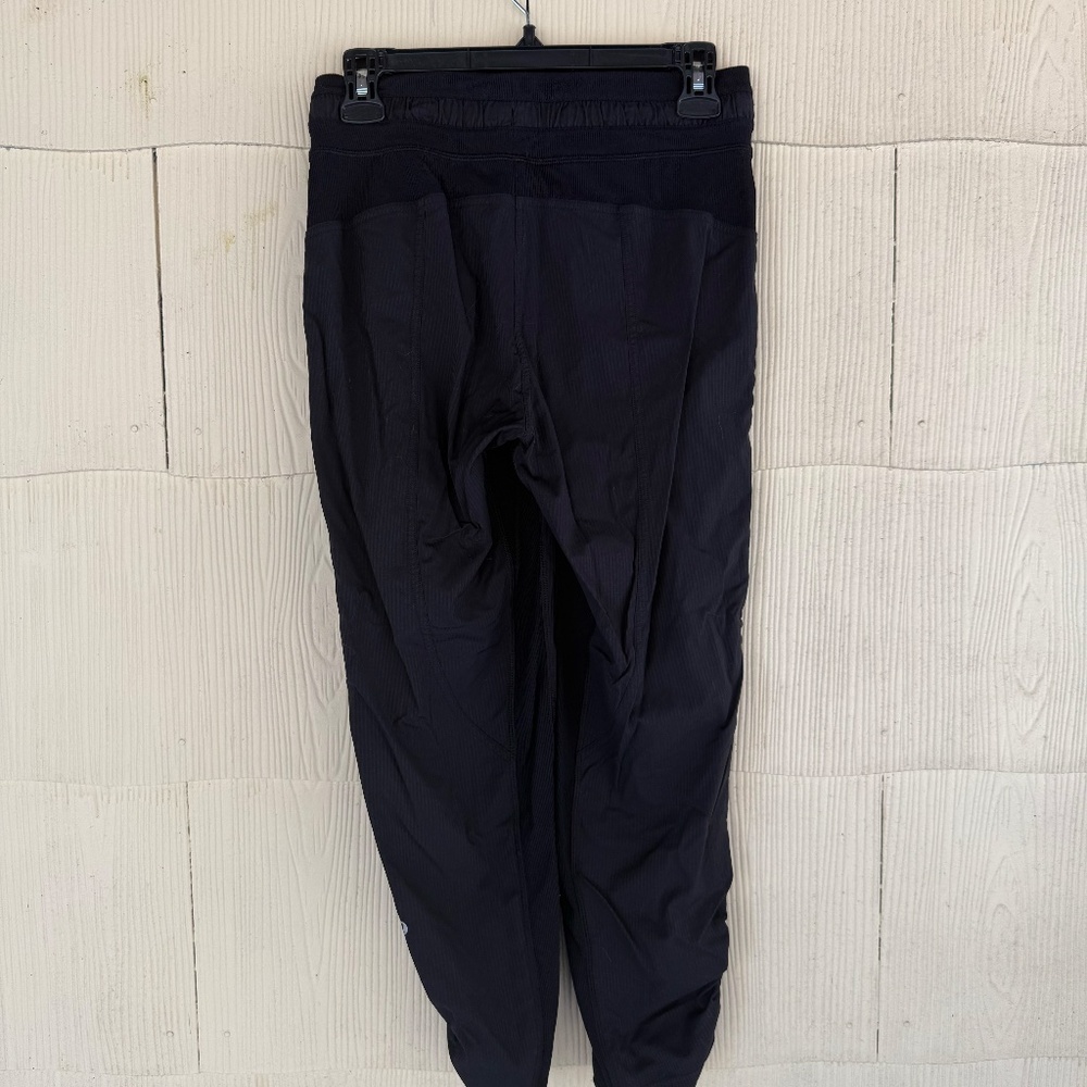 Lululemon Dance Studio Mid-Rise Joggers - Black - Size 4 - Picture 3 of 3